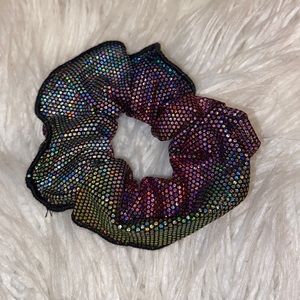 Holographic Scrunchie